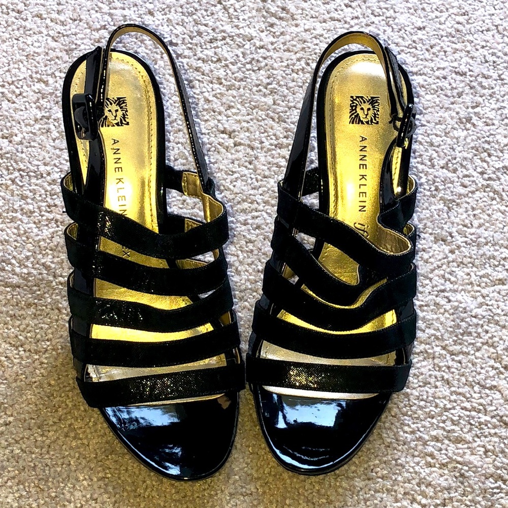 Anne klein akoneeka black reptile heel sandals. 8.5